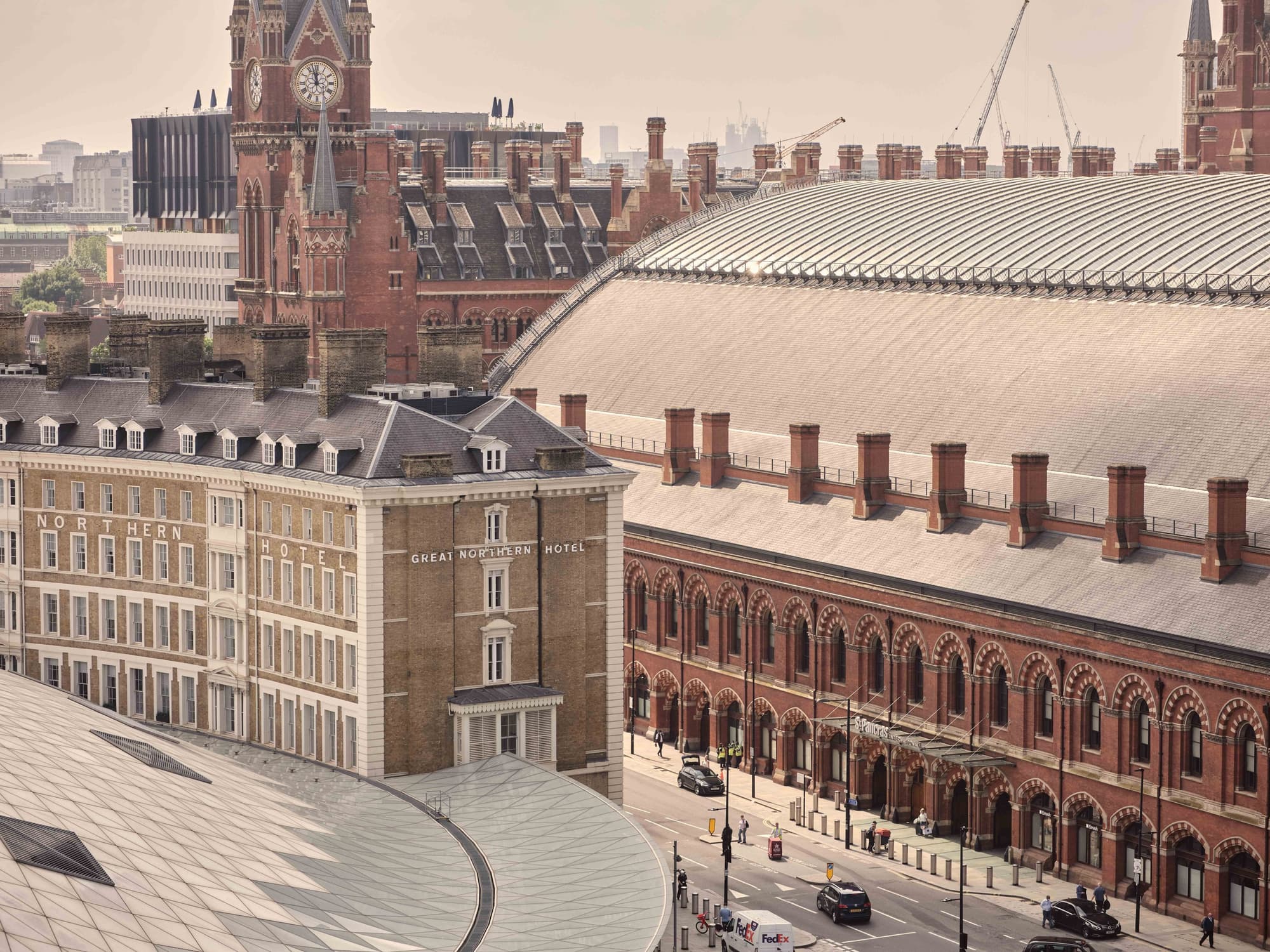 Jeder unserer Work Spaces liegt in einem aufregenden Stadtviertel, in dem du deinen Tag so gestalten kannst, wie du es willst.